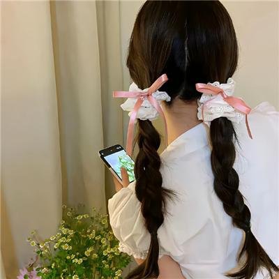 两个月亮 海报